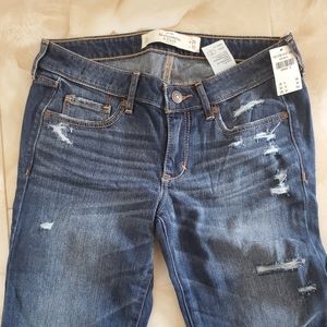 NWT Abercrombie Skinny Jeans 2L (26wx35l)